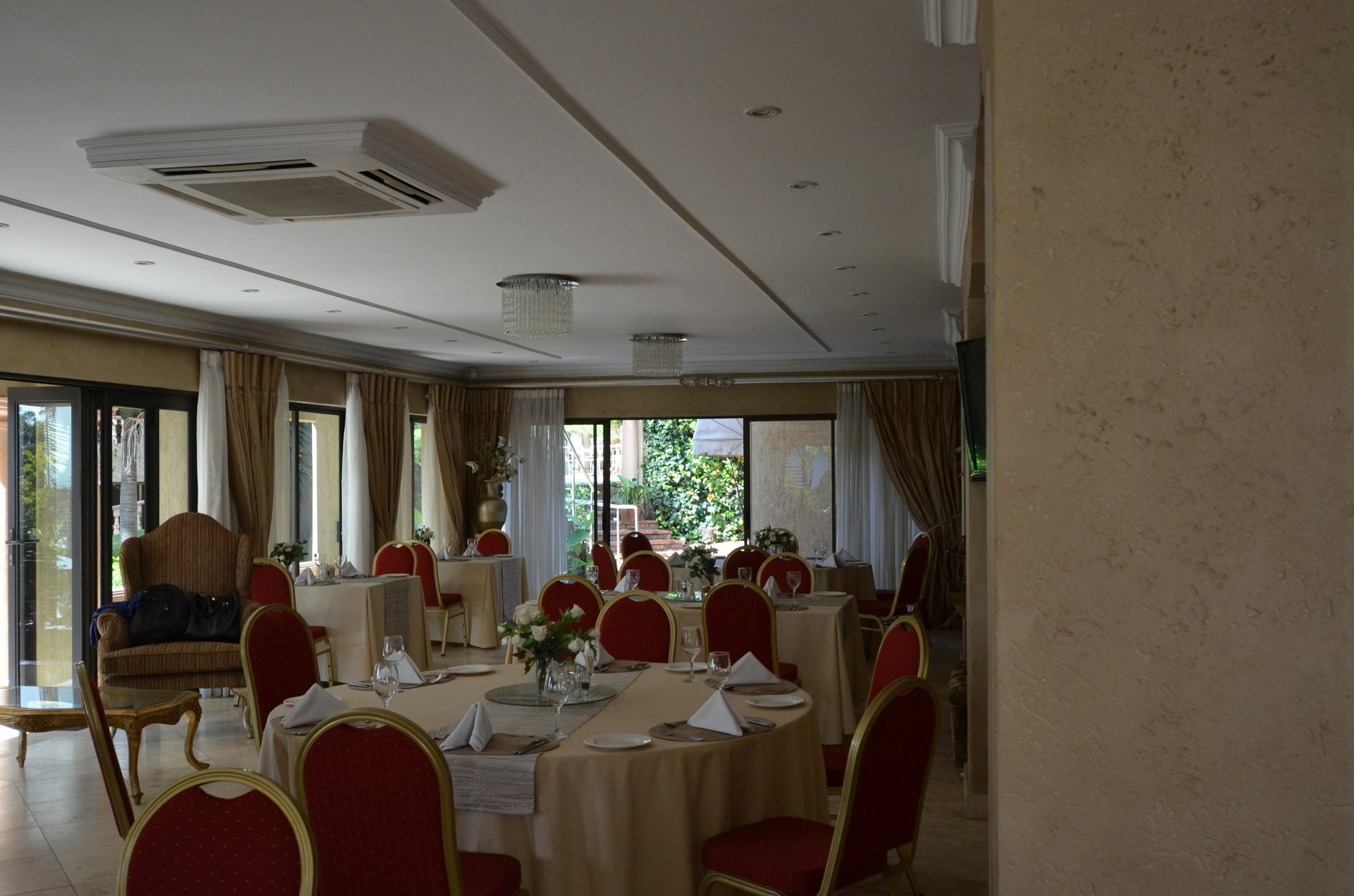 House Of Pharaohs And Conference Centre Hotell Johannesburg Exteriör bild